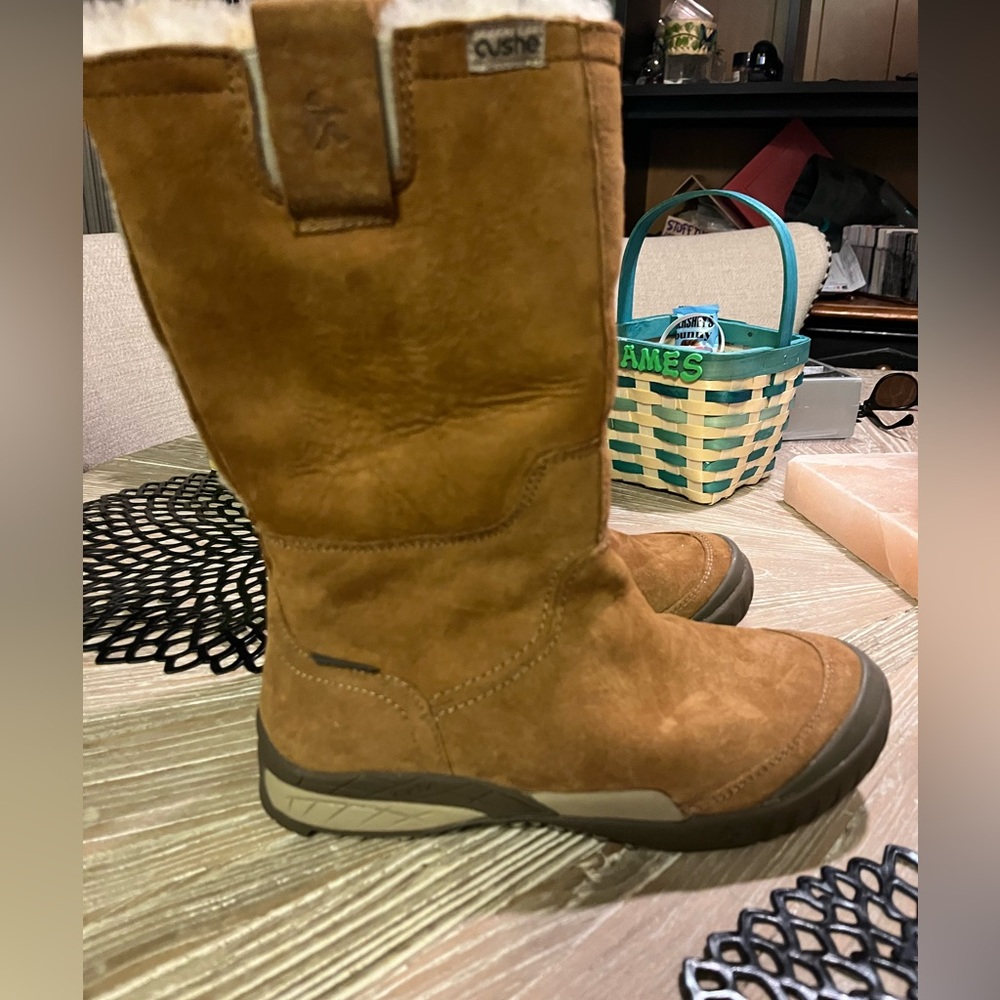 Cushe/Vibram Woman’s boots NEW